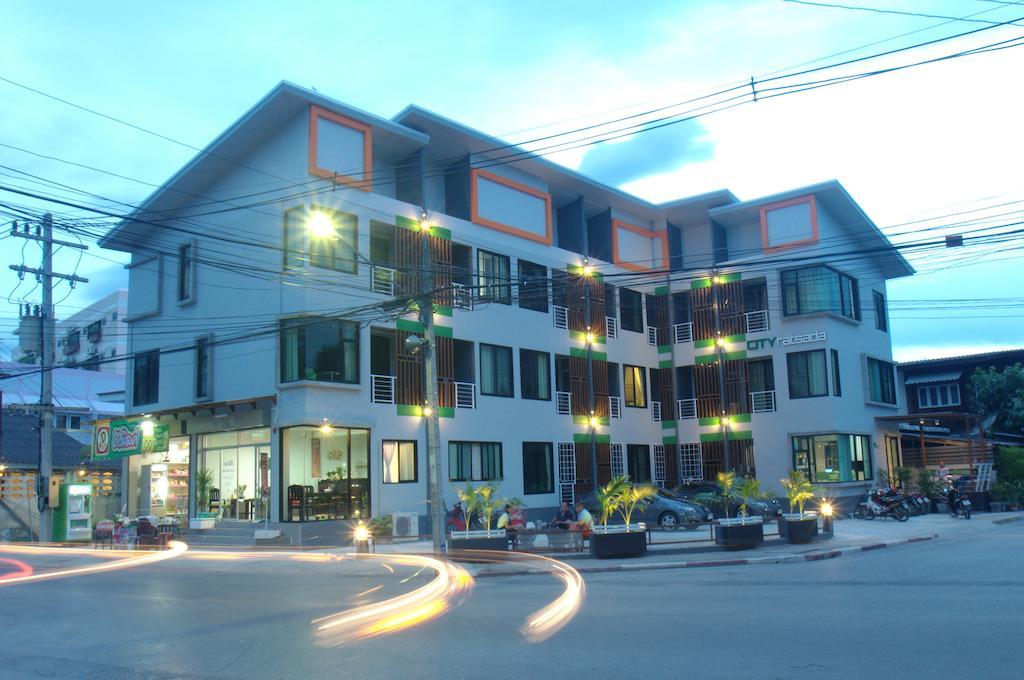 City Ratsada Lampang Esterno foto